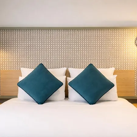 Hotel Cervantes By Happyculture 3*